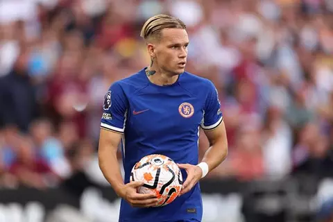 تقارير: إشبيلية يقدم فرصة لمودريك لإنقاذ مسيرته بعيدًا عن تشيلسي